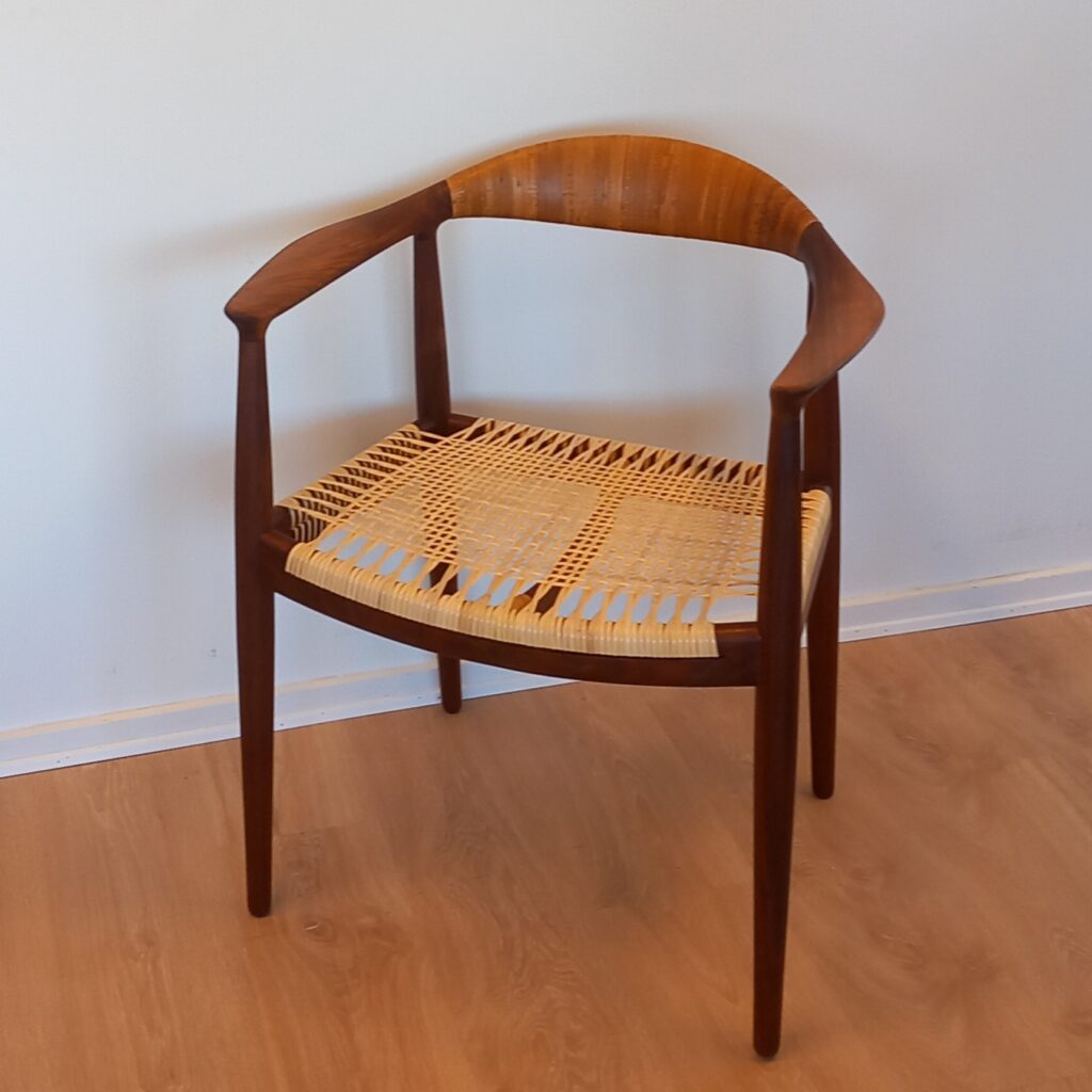 The Chair JH501